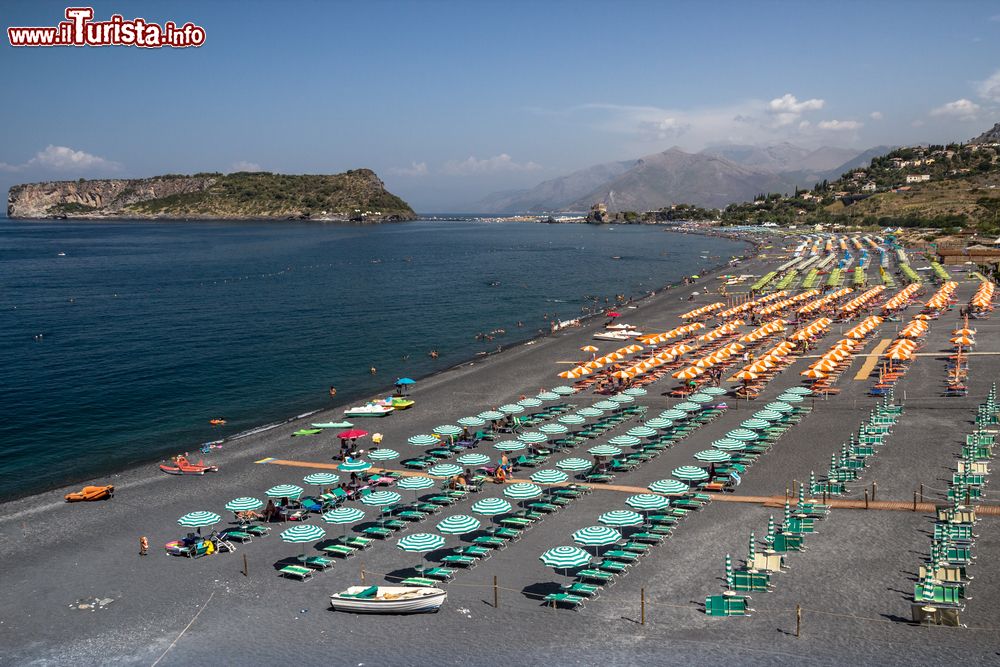 Immagine La spiaggia di Praia a MAre e l'isola di Dino (Cosenza) in Calabria