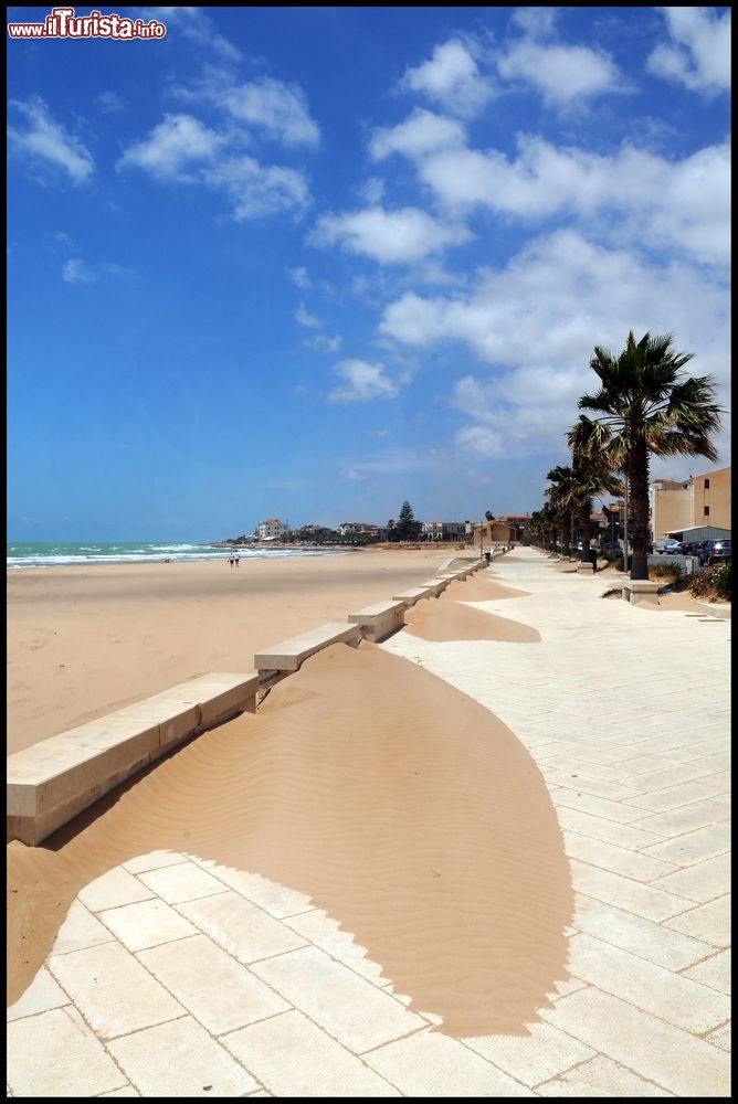 Immagine La spiaggia di Punta Secca, Comune di Santa Croce Camerina, Sicilia del sud-est.