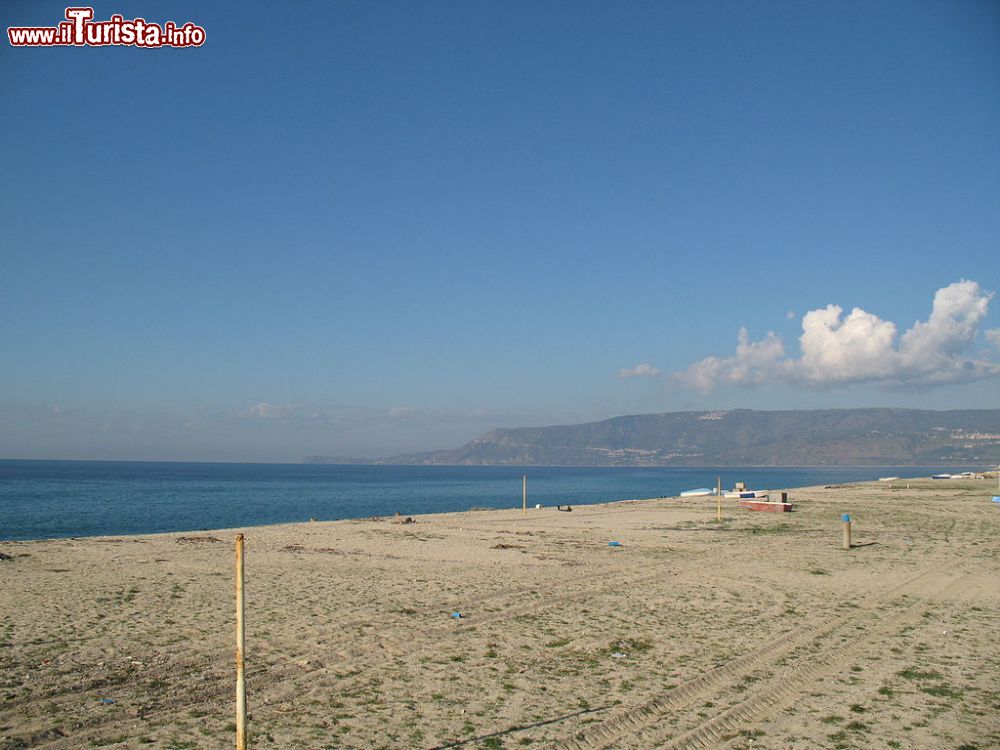 Immagine La spiaggia di San Ferdinando in Calabria Von GJo - Eigenes Werk, CC BY-SA 3.0, Link