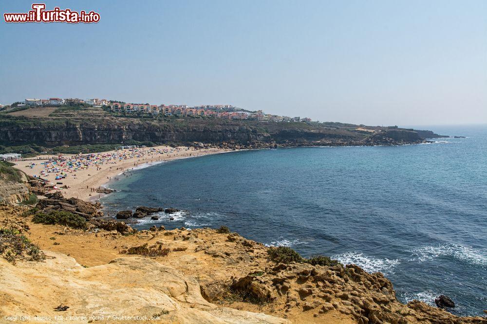 Immagine La spiaggia di San Lorenzo a Ericeira, Portogallo. Questo tratto di litorale rappresenta l'unica riserva d' Europa e una delle 5 del mondo - © studio f22 ricardo rocha / Shutterstock.com