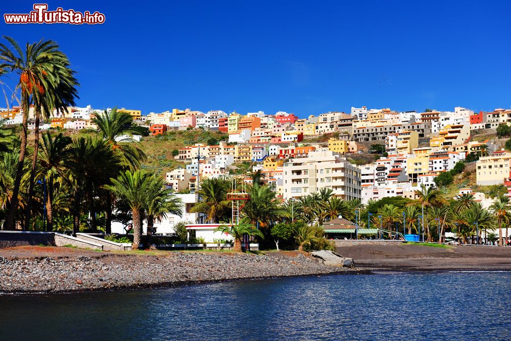 Immagine La spiaggia di San Sebastian de La Gomera, principale cittadina dell'isola nell'arcipelago delle Canarie (Spagna).