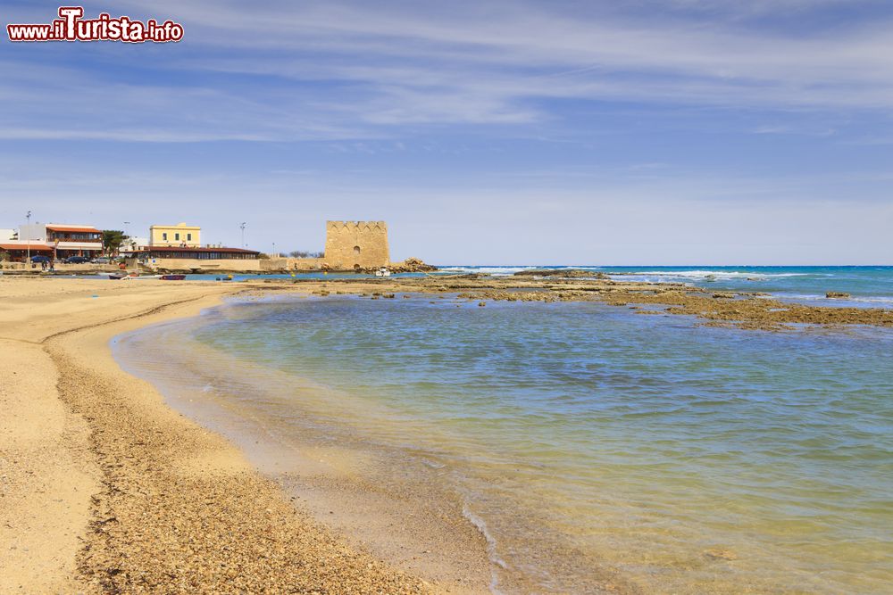 Immagine La spiaggia di Torre Santa Sabina in provincia di Brindisi, Salento