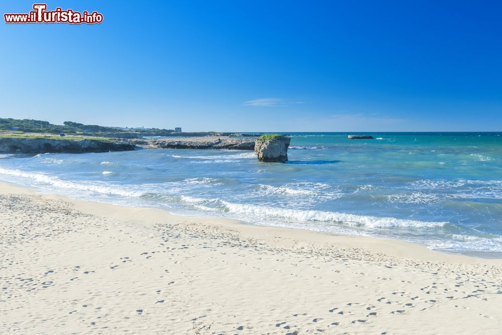 Immagine La spiaggia di Torre Specchia non lontana da Melendugno