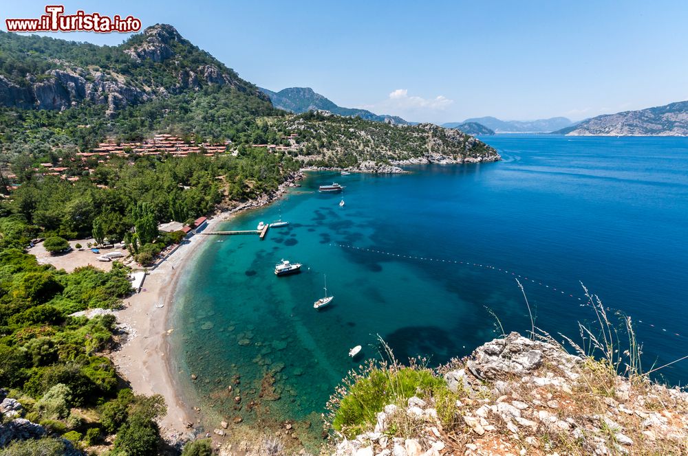 Immagine La spiaggia di Turunc nei pressi di Marmaris, Turchia. Uno dei tratti di litorale più eleganti e tranquilli di tutta la costa turca.