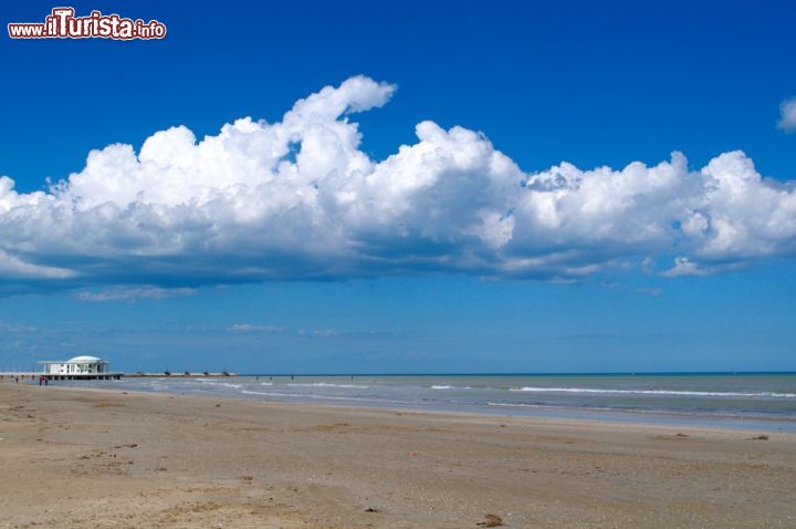 Immagine La cosiddetta spiaggia di velluto di Senigallia nelle Marche, famosa per la finezza delle sue sabbie
