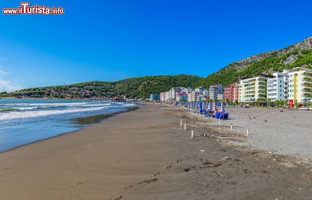 Immagine La spiaggia e gli hotel di San Giovanni di Medua, la località di Shengjin in Albania  - © OPIS Zagreb / Shutterstock.com