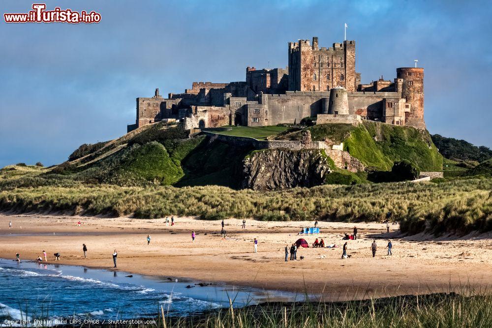 Immagine La spiaggia e il Castello di Bamburgh nel Northumberland in Inghilterra - © Philip Bird LRPS CPAGB / Shutterstock.com