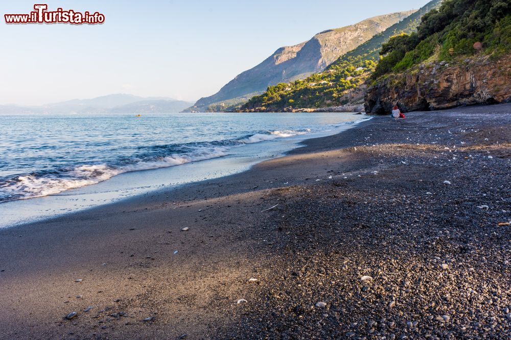 Immagine La spiaggia nera di Maratea sulla costa tirrenica della Basilicata