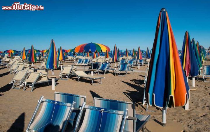 Immagine La spiaggia sabbiosa di Torre Pedrera sulla riviera romagnola