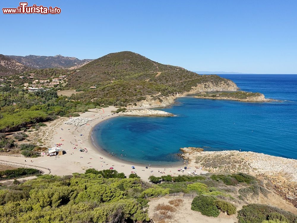 Immagine La Spiaggia Su Portu uno dei lidi di Domus de Maria in Sardegna - © Olaf Tausch, CC BY 3.0, Wikipedia