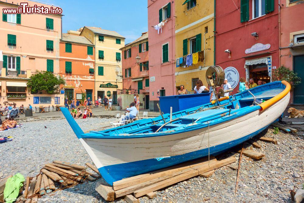 Immagine La spiaggia urbana di Genova a Boccadasse in Liguria - © Roman Sigaev / Shutterstock.com