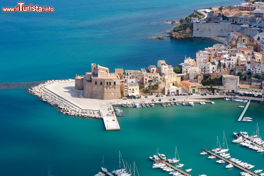 Castellammare Del Golfo Sicilia Le Spiagge Il Castello E Cosa