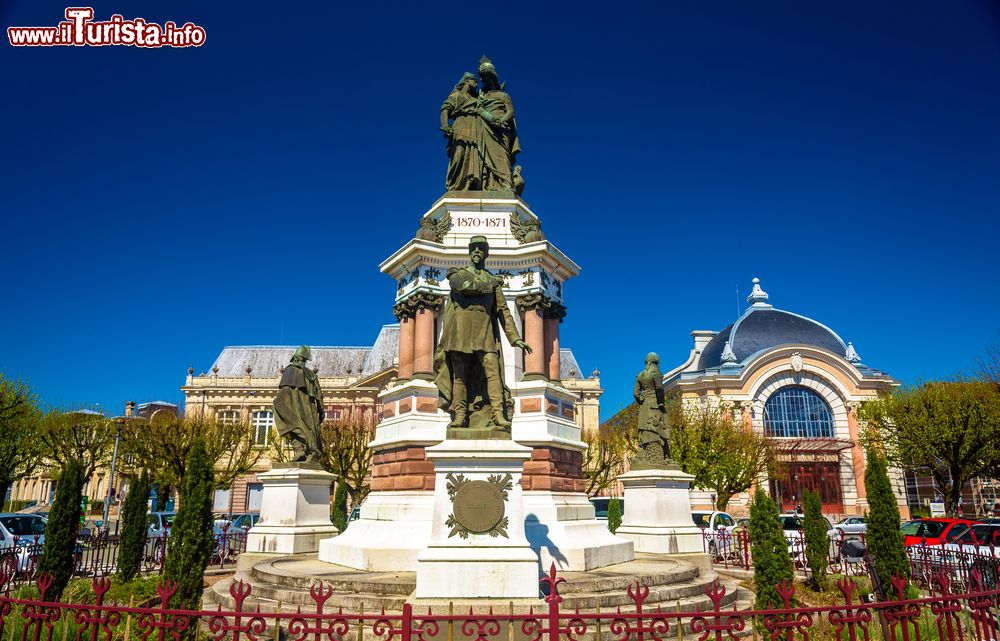 Immagine La statua del colonnello Denfert-Rochereau a Belfort, Francia. Sotto la guida di questo colonnello la cittadina francese resistette alla Prussia per oltre cento giorni prima della sconfitta.