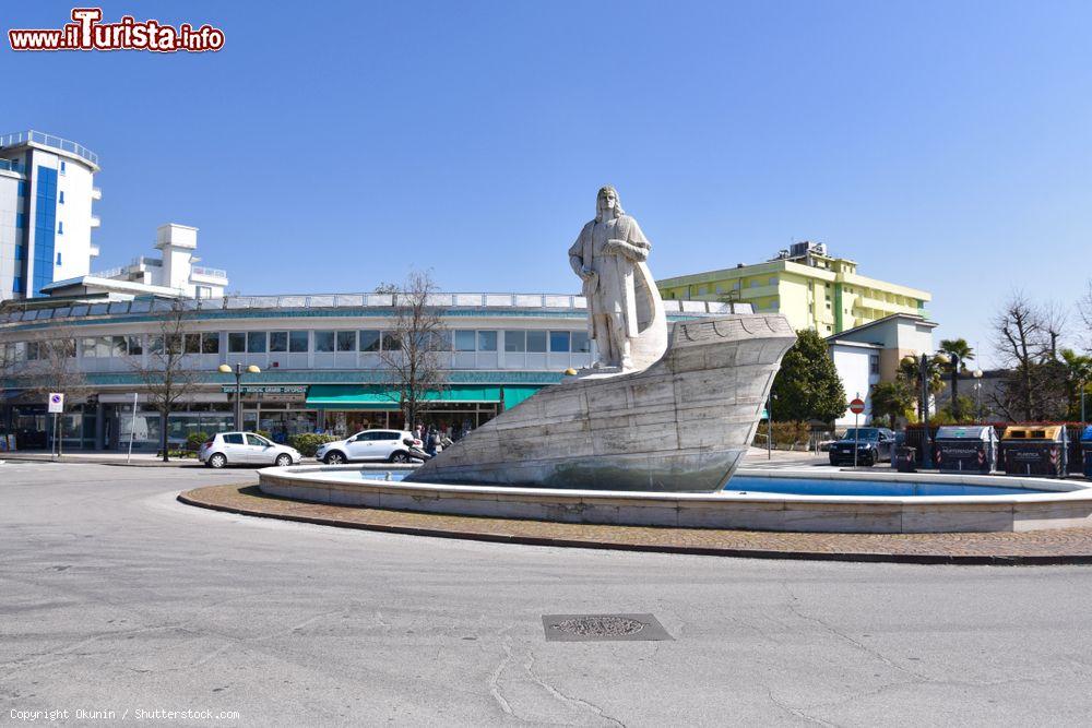 Immagine La statua di Cristoforo Colombo nella città di Abano Terme, provincia di Padova (Veneto) - © Okunin / Shutterstock.com