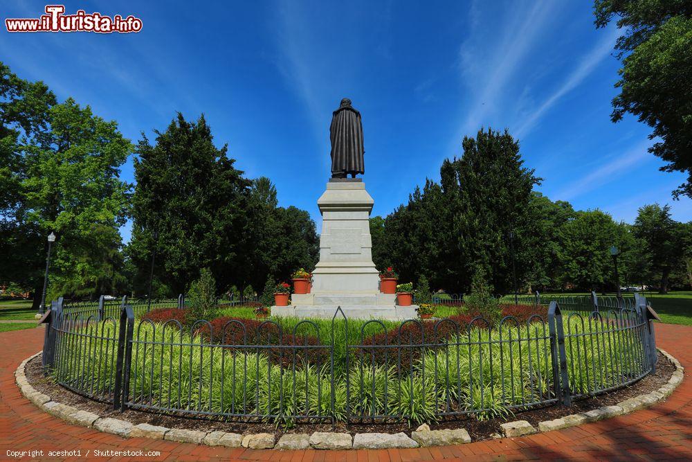 Immagine La statua di Friedrich von Schiller al parco del villaggio tedesco di Columbus, stato dell'Ohio (USA) - © aceshot1 / Shutterstock.com