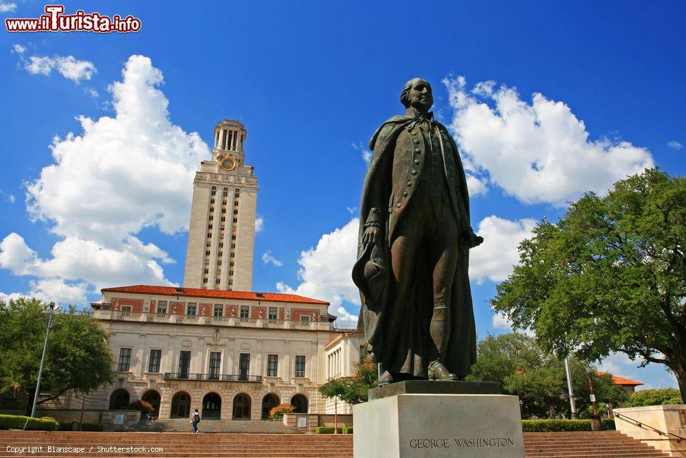 Immagine La statua di George Washington all'Università del Texas (UT) di Austin. Fondata nel 1883, questa università ha il quinto più grande campus degli Stati Uniti - © Blanscape / Shutterstock.com