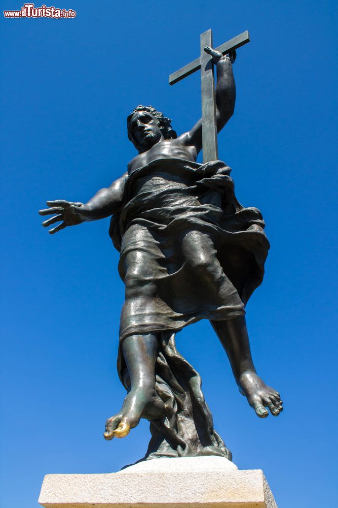 Immagine La statua di Gesù Redentore sul Monte Ortobene a Nuoro in Sardegna