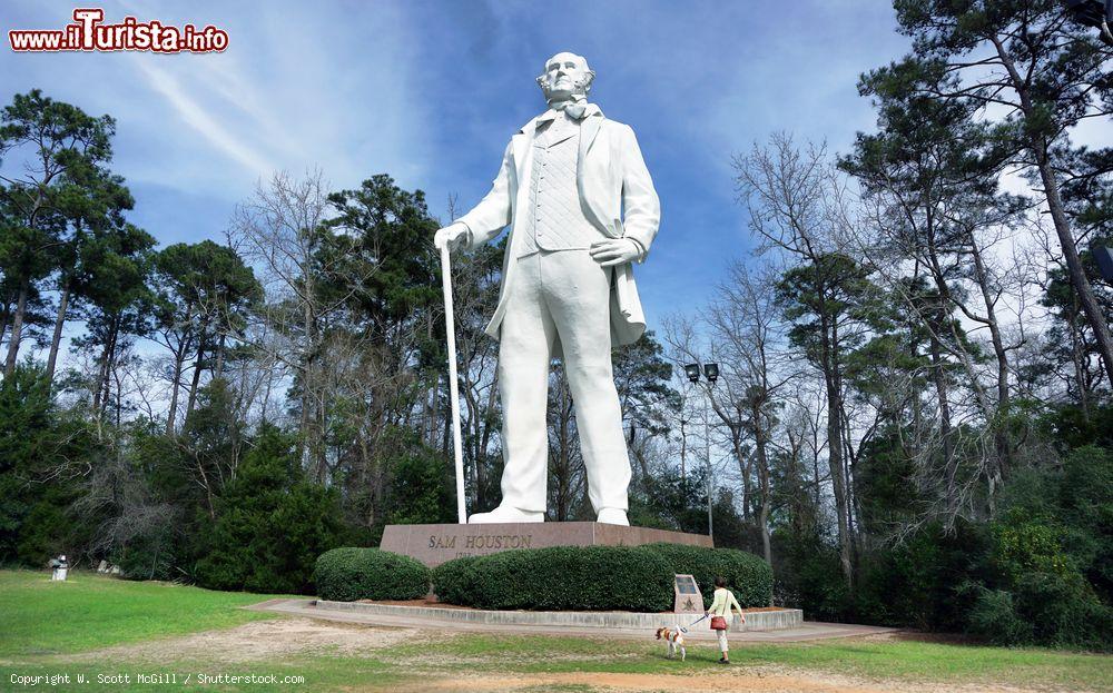 Immagine La statua di Sam Houston a Huntsville, vicino a Houston (Texas). Realizzata in pietra bianca, è alta circa 21 metri  - © W. Scott McGill / Shutterstock.com