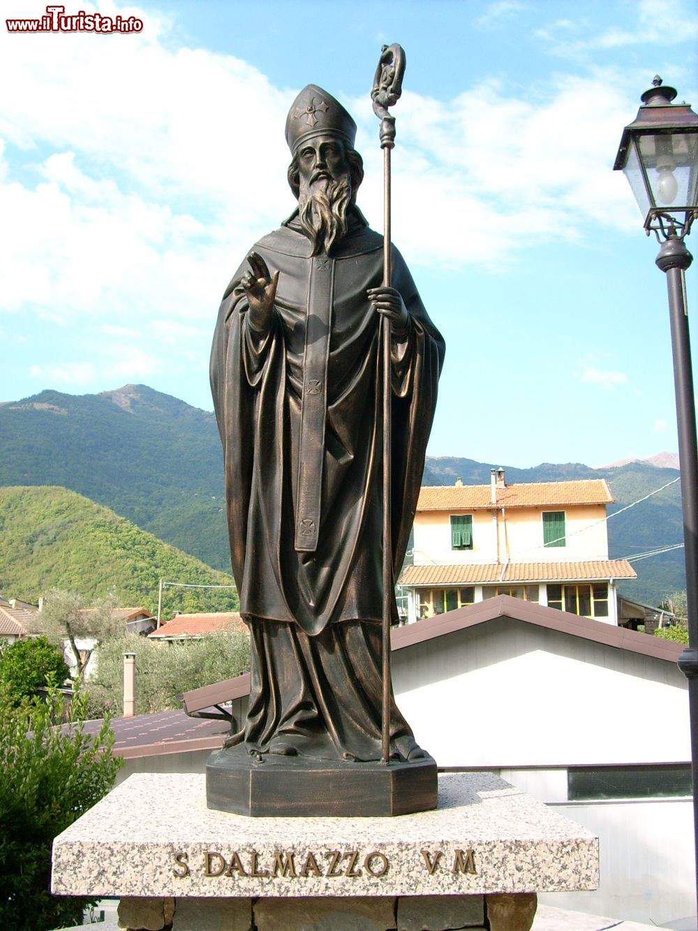 Immagine La Statua di san Dalmazio si trova presso Pornassio in Liguria - © Davide Papalini, CC BY 2.5, Wikipedia