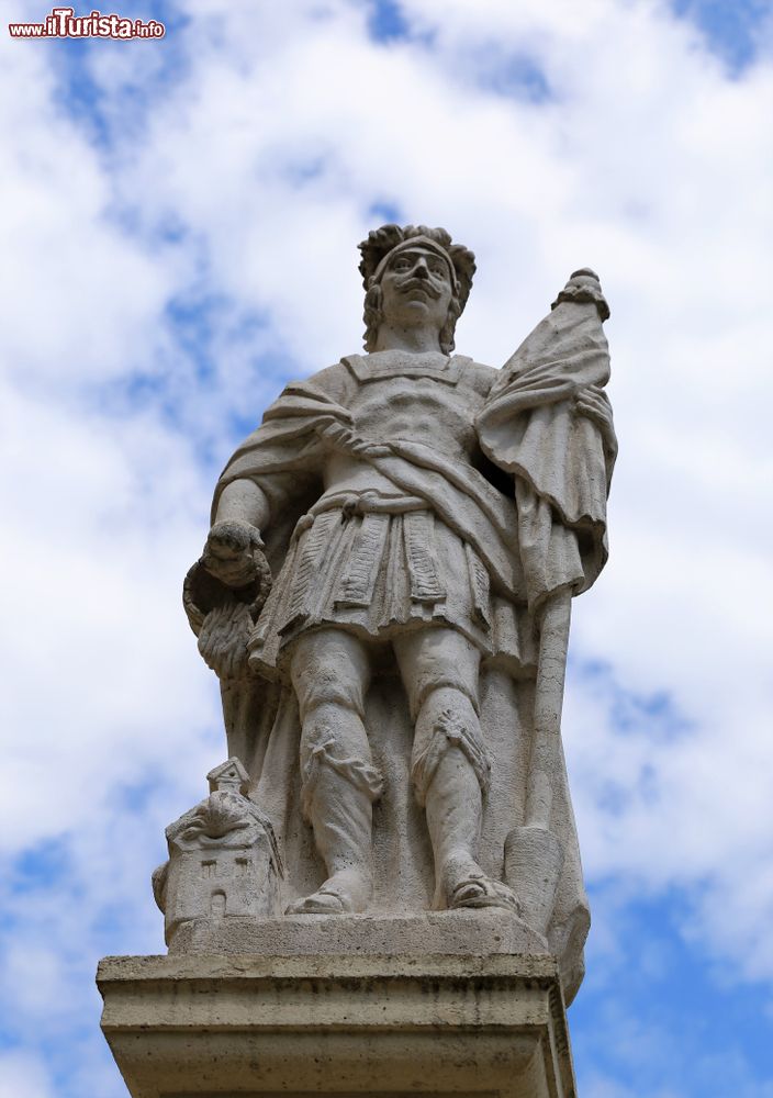 Immagine La statua in marmo di San Florijan a Lendava, Slovenia.