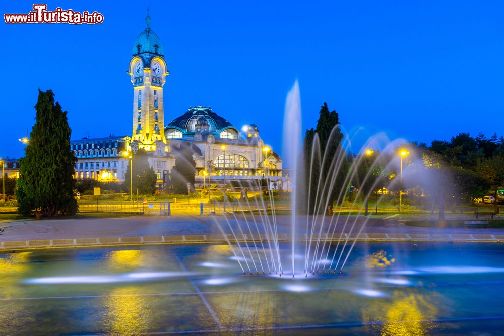 Immagine La stazione ferroviaria di Limoges-Bénédictins by night, Francia.