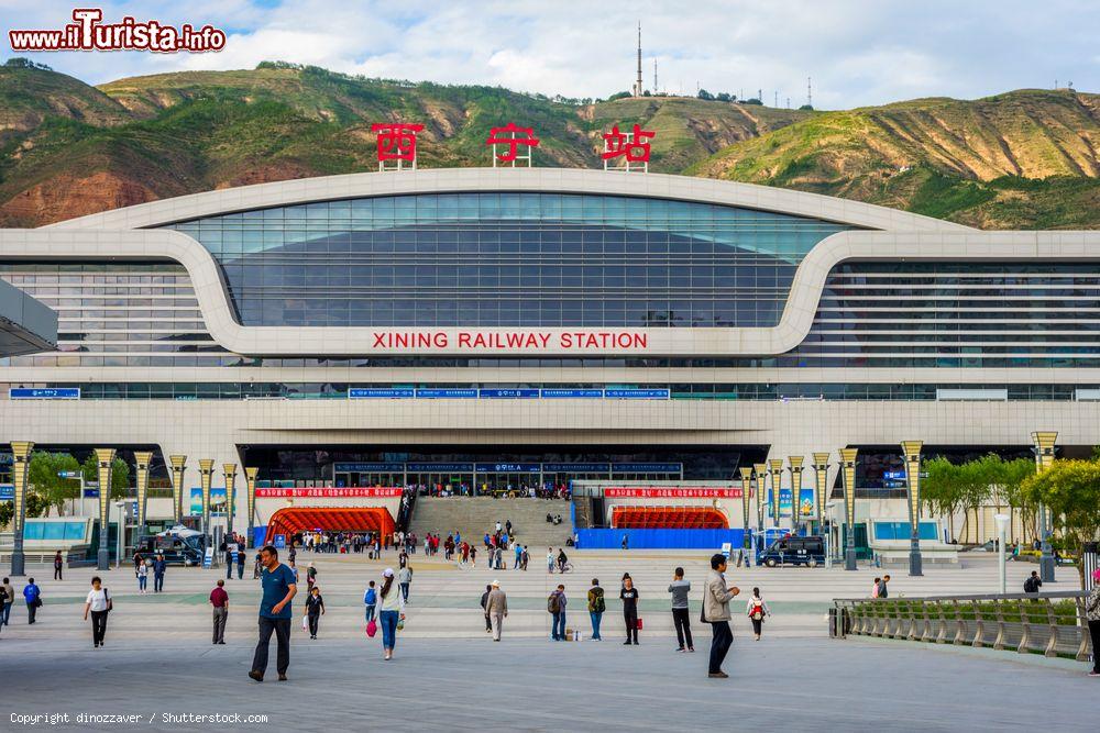 Immagine La stazione ferroviaria principale di Xining in Cina - © dinozzaver / Shutterstock.com