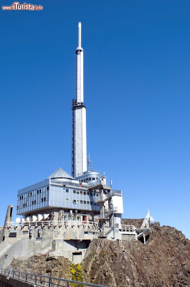 Immagine La stazione meteorologica all'osservatorio del Pic du Midi de Bigorre, Francia.