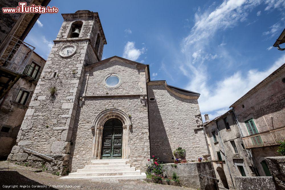 Immagine La storica Chiesa Parrocchiale di San Martino nel centro storico di Castelpetroso in Molise. - © Angelo Cordeschi / Shutterstock.com