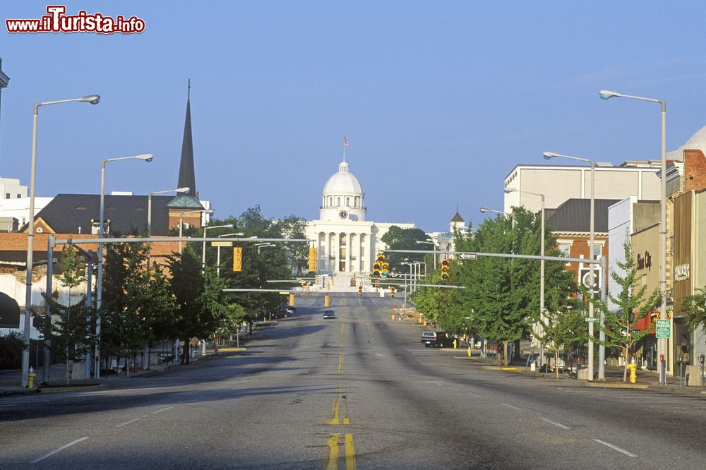 Immagine La strada che conduce al Campidoglio di Montgomery, Alabama (USA).