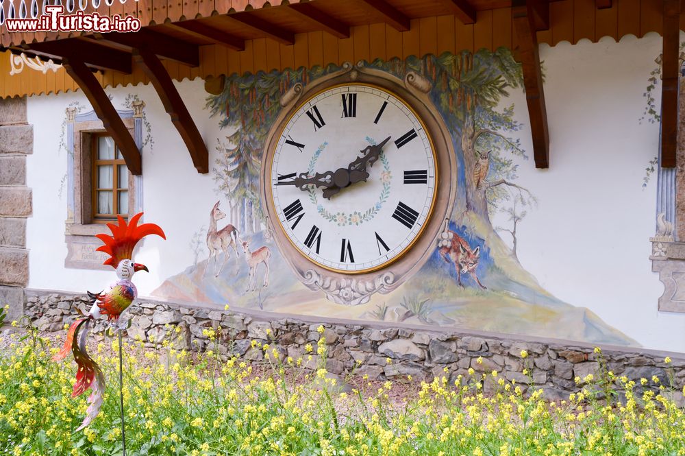 L'orologio a cucù più grande del mondo nella Foresta Nera