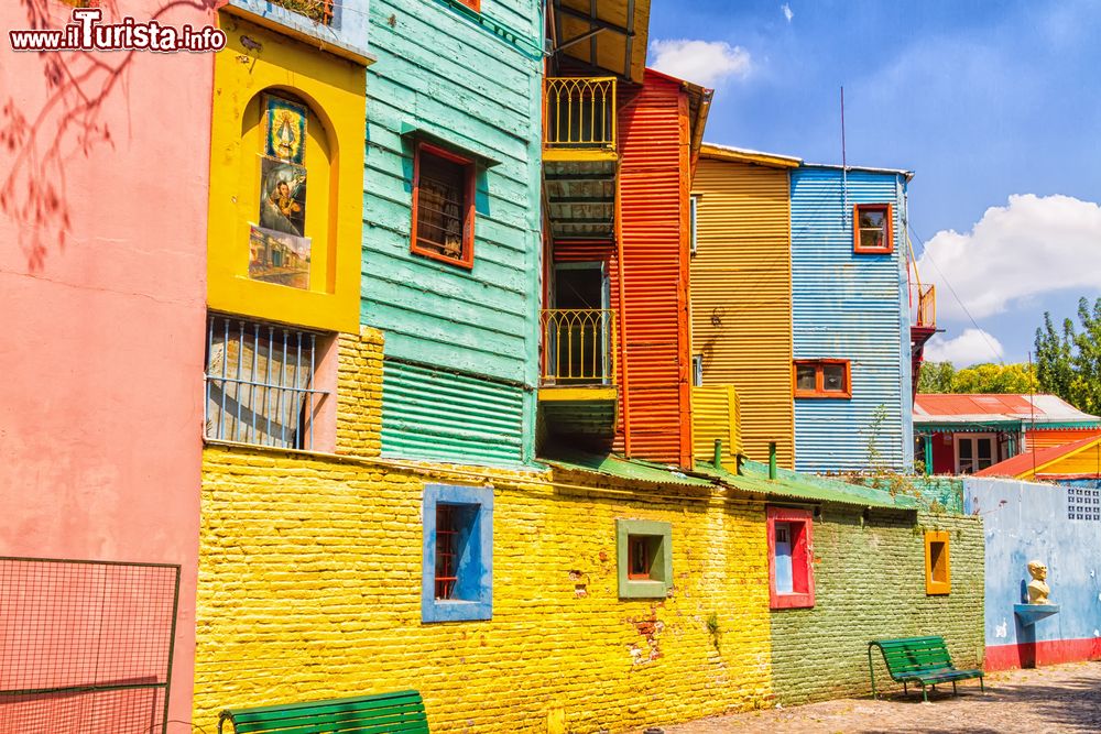 Immagine La strada del Caminito nel quartiere La Boca uno dei luoghi imperdibili di Buenos Aires in Argentina