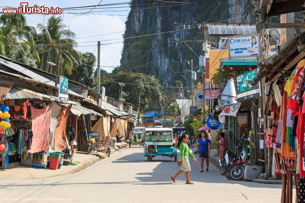 Immagine La strada principale di El Nido a Palawan, Filippine, una delle principali isole dello stato insulare - © outcast85 / Shutterstock.com