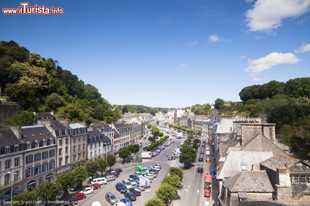 Immagine La strada principale di Morlaix, Bretagna, vista dal viadotto in estate (Francia) - © travellight / Shutterstock.com