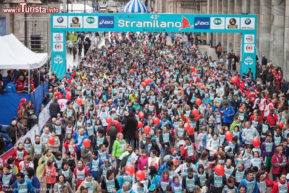 Immagine La Stramilano, la celebre manifestazione sportiva per le vie della città meneghina. - © Tinxi / Shutterstock.com