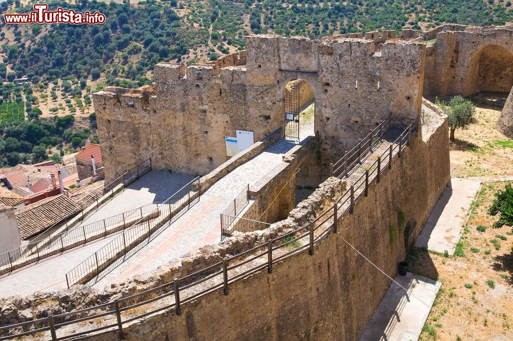 Immagine La struttura del castello svevo, fortezza medievale del borgo di Rocca Imperiale (Calabria).