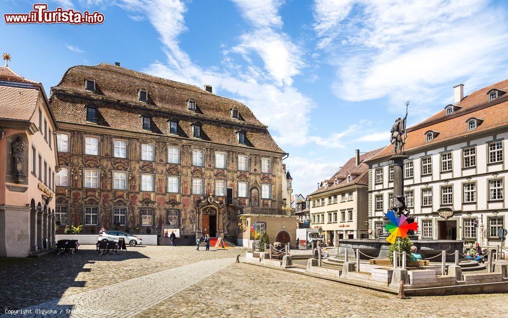 Immagine La suggestiva Piazza del Mercato di Lindau con musei e ristoranti, Germania - © Olgysha / Shutterstock.com