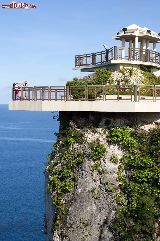 Immagine La terrazza panoramica di Two Lovers Point sull'isola di Guam, Stati Uniti.
