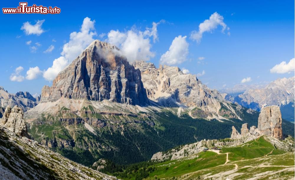 Immagine La Tofana di Rozes e il gruppo delle Cinque Torri, Dolomiti Patrimonio Unesco, Cortina d'Ampezzo, Veneto