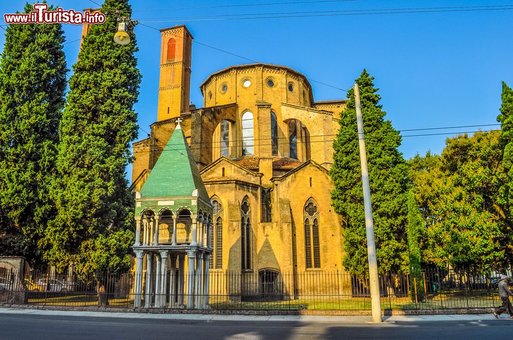 Immagine La Tomba dei Glossatori di Bologna, Emilia-Romagna, in una giornata di sole.