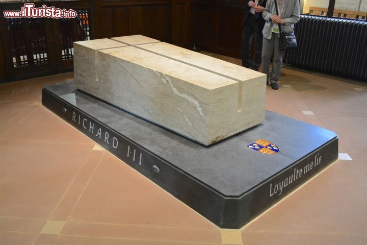 Immagine La tomba di King Richard III, sepolto nella Cattedrale di Saint Martin, a Leicester - © tornadoflight / Shutterstock.com