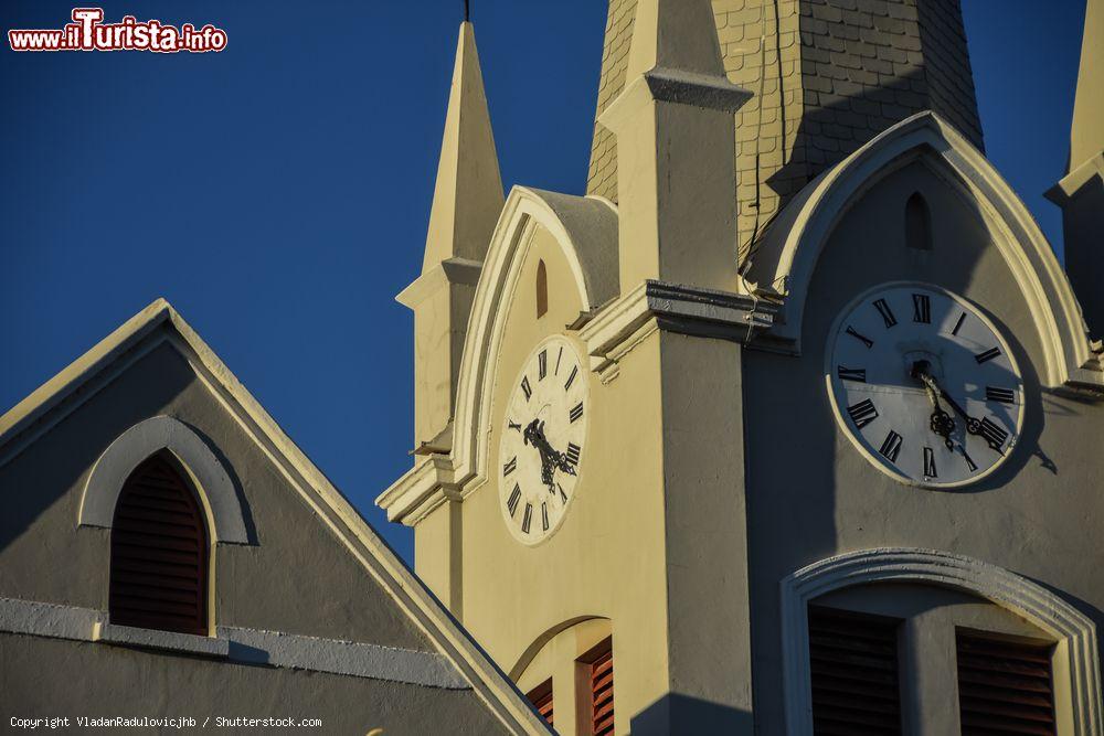 Immagine La torre campanaria con campanile della chiesa riformata tedesca a Upington, Sudafrica. Siamo in una cittadina della regione di Northern Cape, sulle sponde del fiume Orange a 835 metri di altitudine - © VladanRadulovicjhb / Shutterstock.com