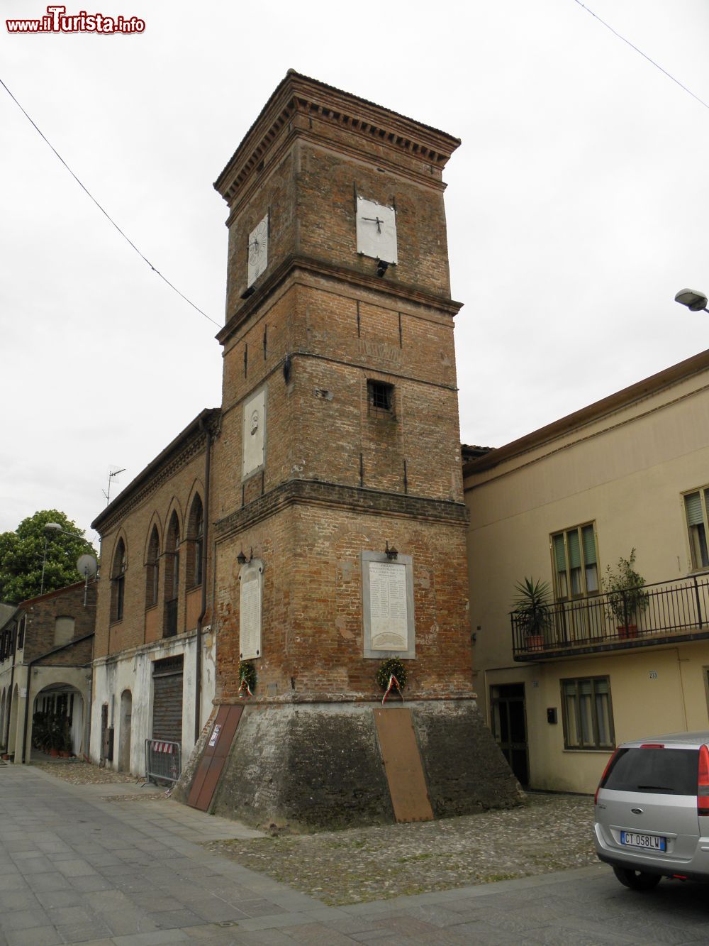 Immagine La Torre civica a Stellata di Bondeno in Provincia di Ferrara - © Threecharlie - CC BY-SA 4.0, Wikipedia