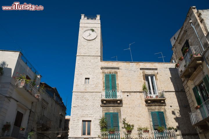 Immagine La Torre Civica dell'Orologio, una delle architetture tipiche del centro di Ruvo di Puglia - © Mi.Ti. / Shutterstock.com