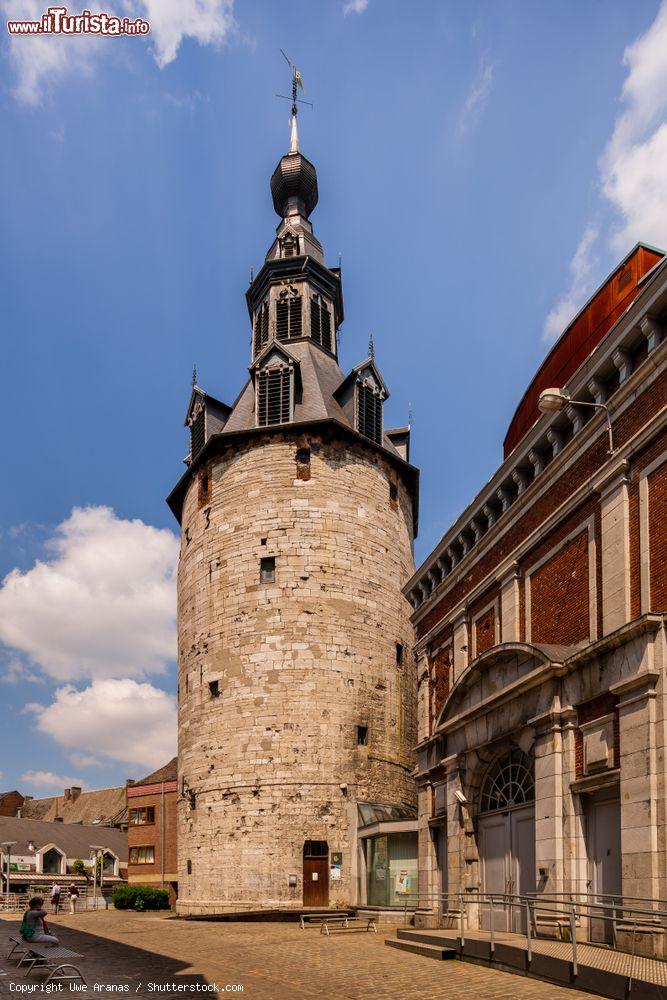 Immagine La torre civica di Namur, Belgio. Edificata nel 1388 come parte della cinta muraria cittadina, venne poi trasformata in "beffroi" nel 1746 - © Uwe Aranas / Shutterstock.com