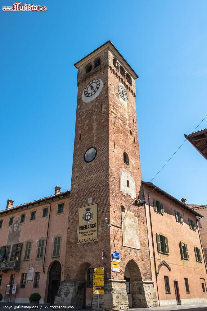 Immagine La torre civica e il Municipio di Cherasco in Piemonte - © pikappa51 / Shutterstock.com