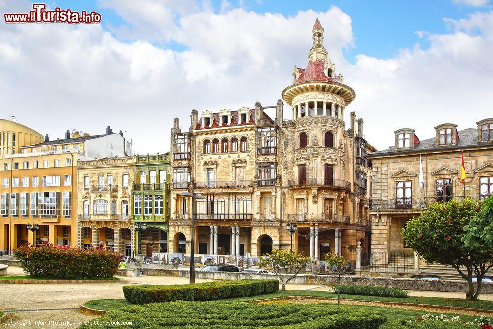 Immagine La Torre de los Moreno è una famosa casa modernista del centro di Ribadeo in Galizia. - © Igor Plotnikov / Shutterstock.com