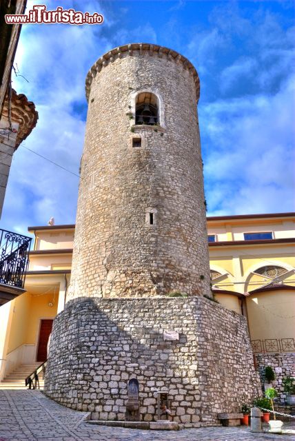 Immagine La torre dei Provenzali a San Marco dei Cavoti, provincia di Benevento - © Fiore S. Barbato - CC BY-SA 2.0 - Wikipedia