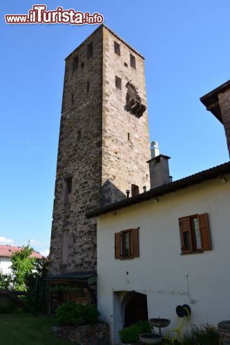 Immagine La torre del Castello della Rosa , siamo a Verla nel Comune di Giovo