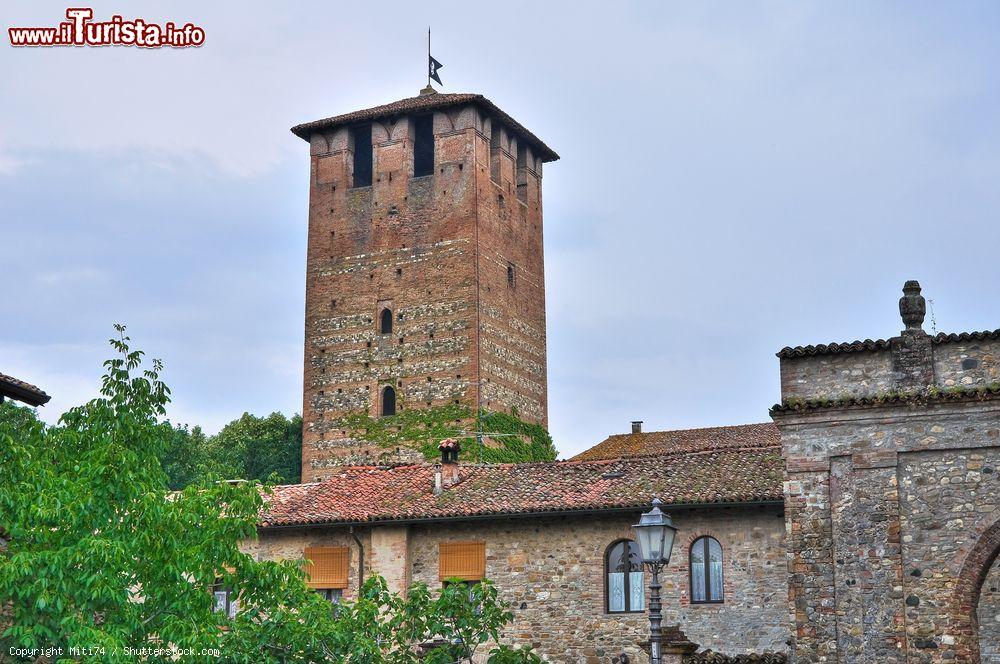 Immagine La torre del Castello di Vigolzone: siamo in provincia di Piacenza, in Emilia-Romagna - © Miti74 / Shutterstock.com