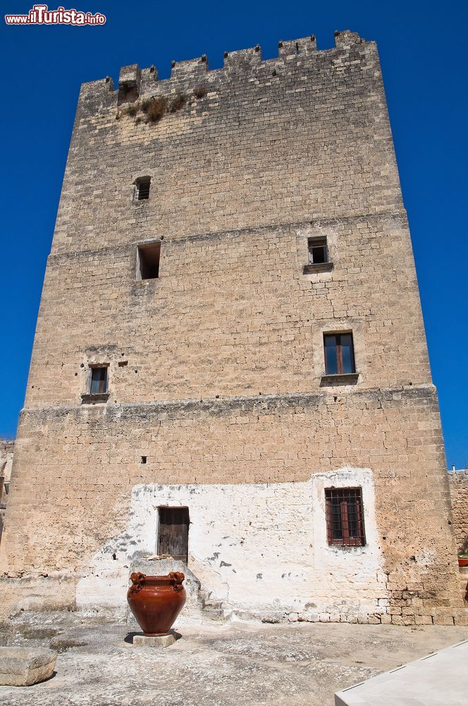 Immagine La Torre del Castello Episcopio a Grottaglie in Puglia